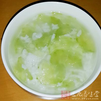 經(jīng)常食用黃瓜粥，能消除雀斑、增白皮膚