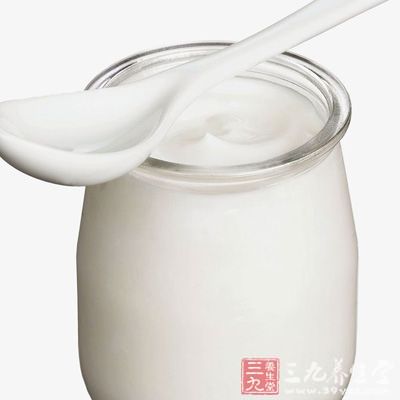 酸奶中含有大量的乳酸、醋酸等有機酸