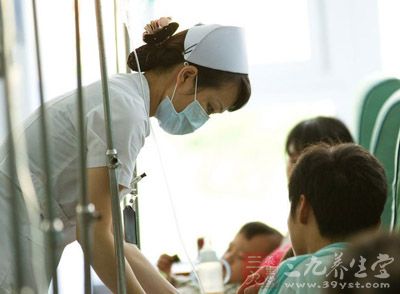 工作强度高收入低 护士频频离职转行