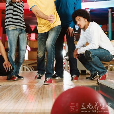 三人赛:每人6局,以三人合计18局累计总分高低决定名次 三人赛:每人6局,以三人合计18局累计总分高低决定名次