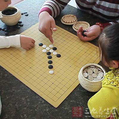 在情況不明的地方點一手，看對方的應(yīng)手而后定