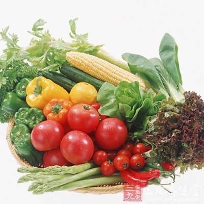 虽然植物性食品中铁的吸收率不高，但儿童每天都要吃它，所以蔬菜也是补充铁的一个来源