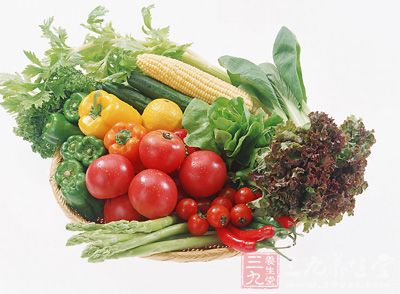 果蔬的纤维素能增加血管韧性，促进血胆固醇的排除，预防动脉粥样硬化、冠心病
