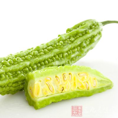 多吃降低肝火的食物主要推薦的食物有苦瓜