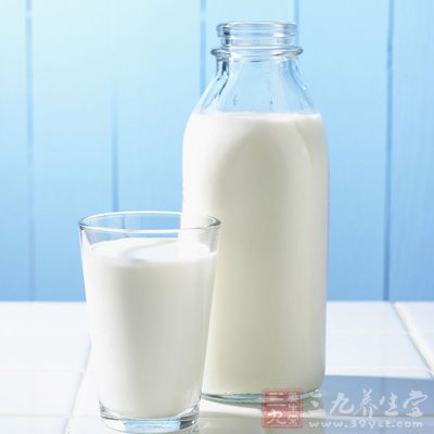 核桃仁牛奶祛斑准备好适量的核桃粉、牛乳、豆浆