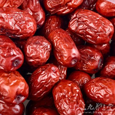 红枣：味甘、性温、补中益气、治虚、润心肺