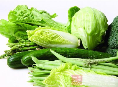 叶酸是一种水溶性的维生素B，富含于绿色蔬菜