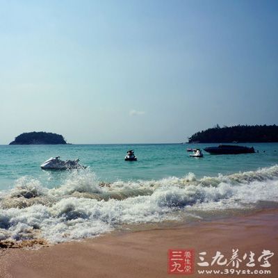 卡塔海滩有2个美丽的海湾，当地人昵称为“大卡塔”和“小卡塔”