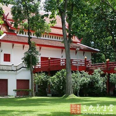 泰国清迈大学是清迈市内唯一一所国立大学，成立于1964年由普密蓬国王殿下批准创建