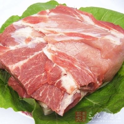 肉洗净后飞水，所有材料清洗干净了