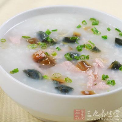 皮蛋腐竹咸瘦肉粥