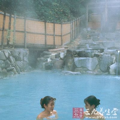 夏天泡溫泉：重在養(yǎng)心