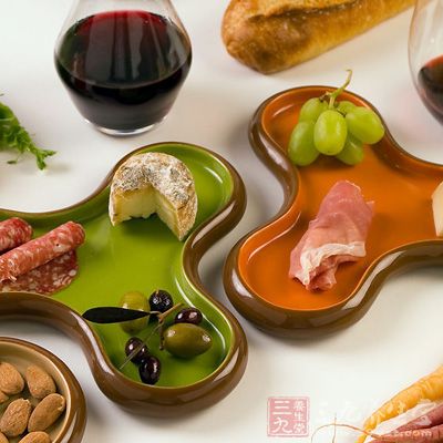 如节食者,饮食挑剔着,严格素食着,孕妇,和老年人或许还需要服用营养补充品来弥补营养物的不足 如节食者,饮食挑剔着,严格素食着,孕妇,和老年人或许还需要服用营养补充品来弥补营养物的不足