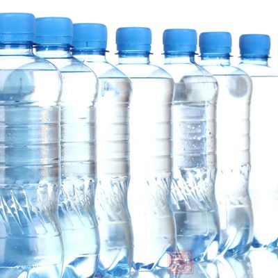 现实的情况就是环境受到有毒化学品污染,随而进入食物链和饮用水 现实的情况就是环境受到有毒化学品污染,随而进入食物链和饮用水