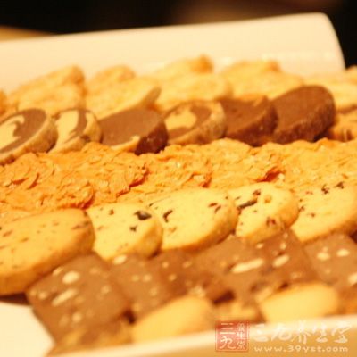 现在我们往往食用大量加工食品,如饼干,糕点,批萨饼,或薯片,都含反式脂肪酸 现在我们往往食用大量加工食品,如饼干,糕点,批萨饼,或薯片,都含反式脂肪酸