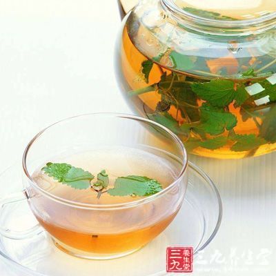 薄荷入茶饮，可以健胃祛风、祛痰、利胆、抗痉挛，改善感冐发烧、咽喉、肿痛