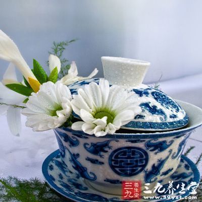 菊花茶能讓人頭腦清醒、雙目明亮