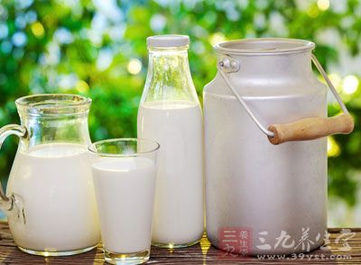 奶中含有3.3%-3.5%的乳蛋白质