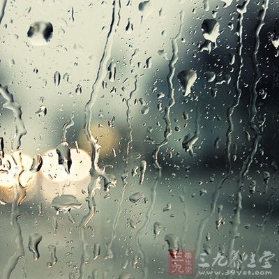 忌雨天、雨后、雪后、雾中跑