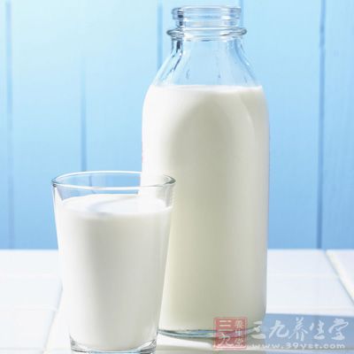 牲畜的奶如牛奶(热量:54卡/100g) 羊奶(热量:59卡/100g