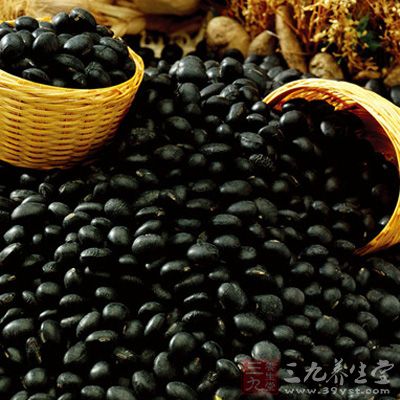 黑豆被古人誉为肾之谷，味甘性平，不仅形状像肾，还有补肾强身