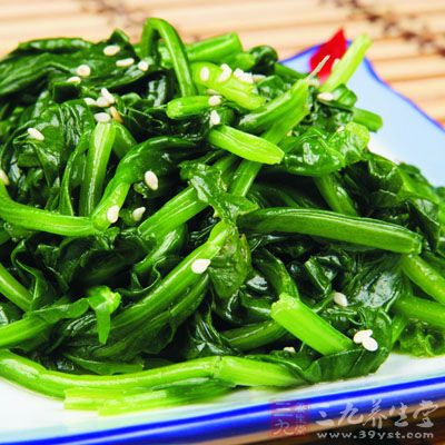 如果月經(jīng)量過多，要多吃富含鐵質(zhì)的食物，如：菠菜