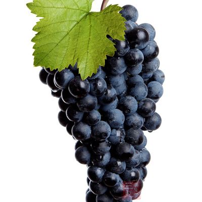黑葡萄含有丰富的钙、钾、磷、铁以及维生素B1、B2、B6、C等