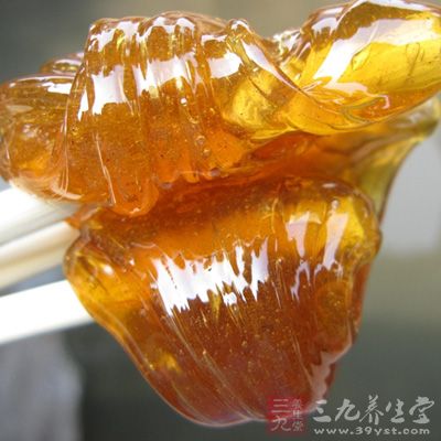 将适量的麦芽糖用开水化开服用，不仅能够有效的缓解胃痛