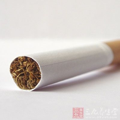 远离烟草烟雾，不论本人吸烟或被动吸烟