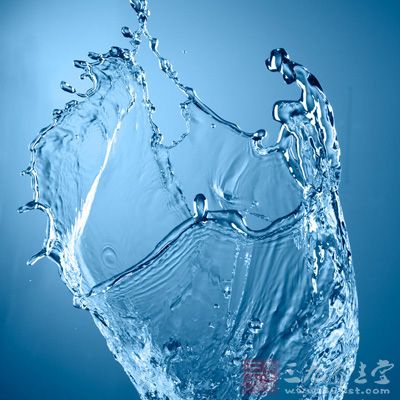 一天8杯水按这个时间喝才有效