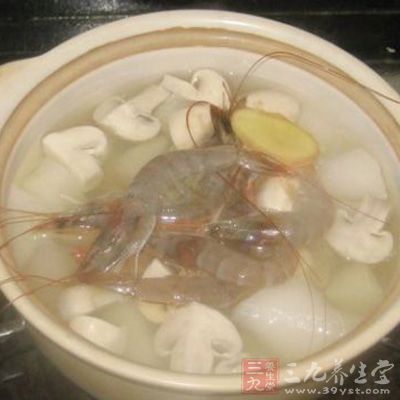 蘑菇海虾萝卜汤