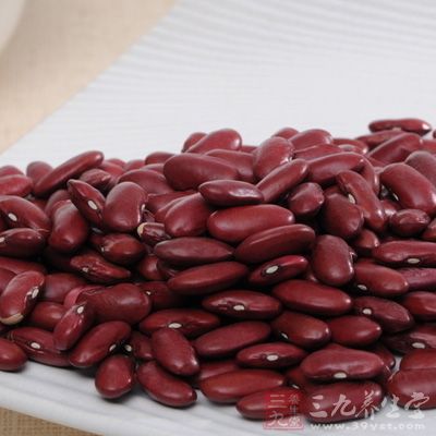 红豆：可减少便秘促进排尿，所含纤维素可帮助排泄体内水分、脂肪等，对美腿有百分之百的效果