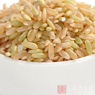 米飯好是糙米，因?yàn)椴诿缀泻芏嗟臓I(yíng)養(yǎng)物質(zhì)，能夠提供人體一天所需的能量