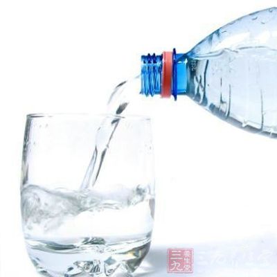 一天喝多少水最好 一天喝水最佳容量