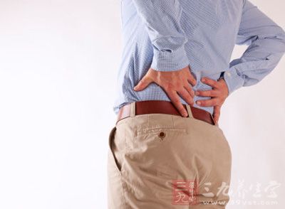 肾脏的位置在腰部的脊柱两侧，所以肾脏有病时，会感到腰痛