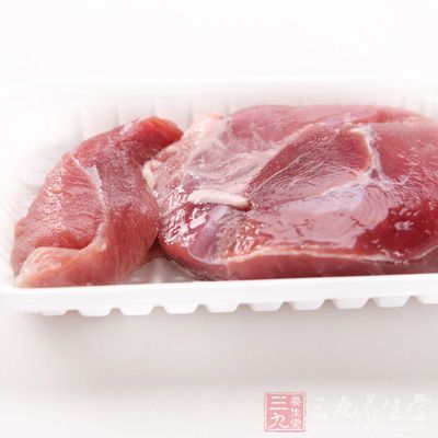 在饮食上原则上应摄入新鲜蔬菜，瘦肉