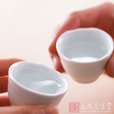 飲酒越多，肝內(nèi)脂肪酸越容易堆積