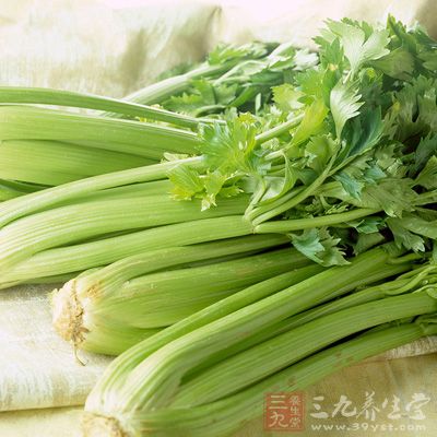 材料：芹菜200克、豆腐干100克