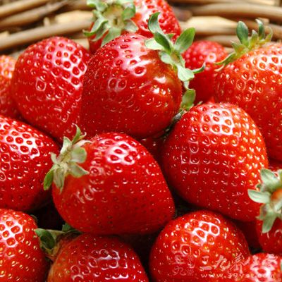 材料:草莓50克 材料:草莓50克