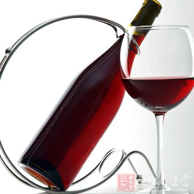 喝杯红酒气色更好