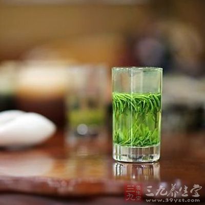 茶多酚與茶素和維生素C的綜合作用，能夠促進(jìn)脂肪氧化，幫助消化、降脂減肥