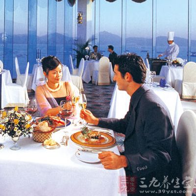 西餐礼仪 去高档西餐厅就餐应注意的礼仪(7)
