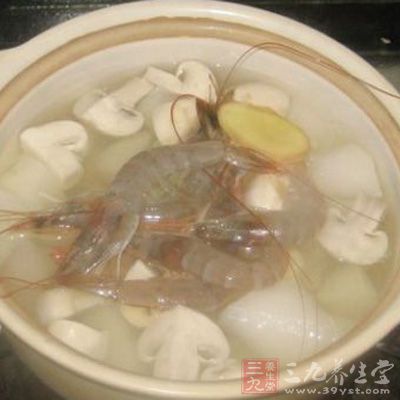 蘑菇海蝦蘿卜湯