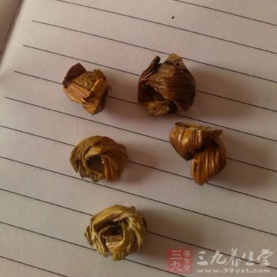 石斛的营养价值有哪些?石斛含有的生物碱在不同的品种中，也是不同的