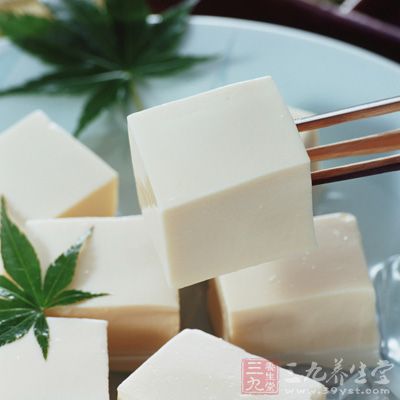 做菜时，若有用剩下的豆腐小块，不妨尝试用来做面膜