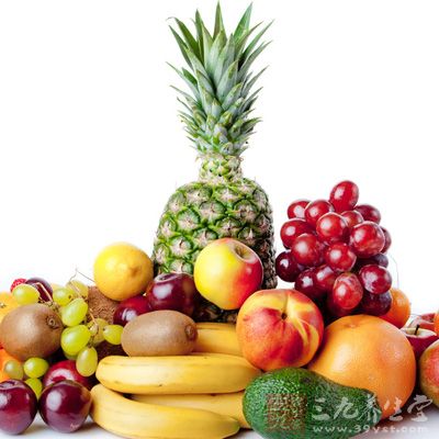 果酸换肤祛斑所选用的果酸，是从水果中提取的自然酸