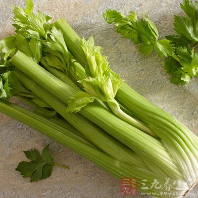 原料：芹菜，香蕉