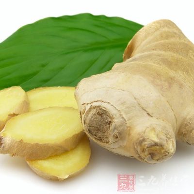 材料：红茶一包、去皮生姜五片、蜂蜜适量