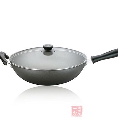 多用鐵炊具烹調(diào)飯菜