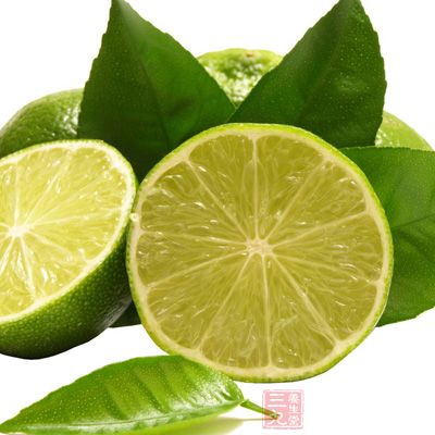 柠檬是美容水果中的皇后，只要是因为柠檬中含有丰富的维它命Ct 和钙质